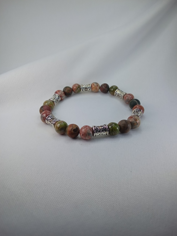 Bracelet Kiamos en minéraux de jaspe et unakite. Un bijou de caractère qui vous apportera, courage, ambition et bien plus. Créé en Moselle dans l'est de la France.