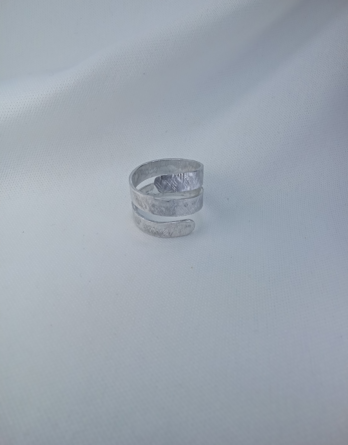 Bague Serpentine en aluminium sur 3 rangs . Bijou pour femme.