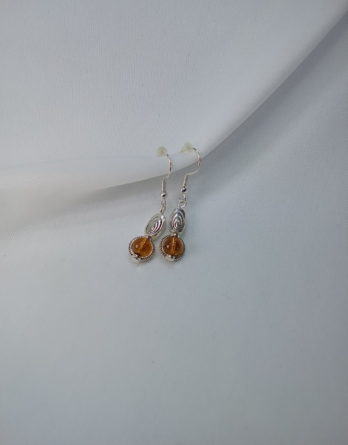 Boucles d'oreilles pour femme en pierres naturelles d'ambre. Bijou créé près de Metz.