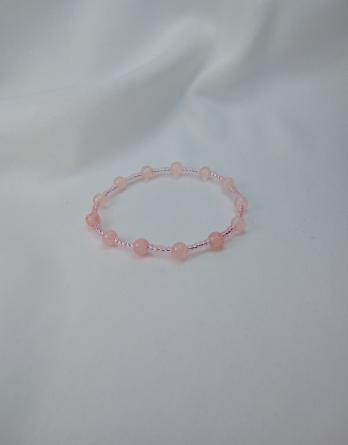 Bracelet artisanal pour enfant , un mélange de tourmaline et perles myiuki rose. Bijou créé près de Metz dans l'est de la France.